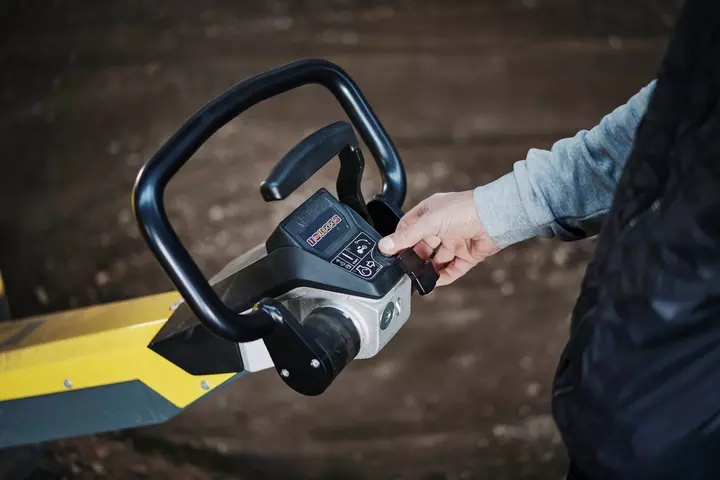 Elektroniczny kokpit i sterowanie maszyną